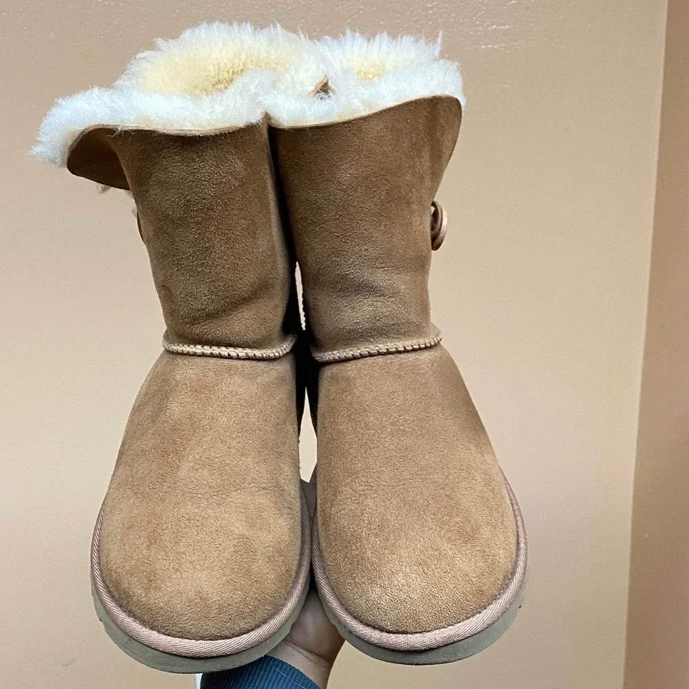 UGG Bailey Button II Women’s Suede Boots “Chesnut” Size 5